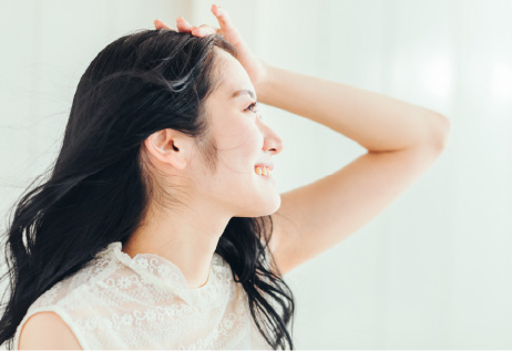 すっきりした表情の女性の横顔