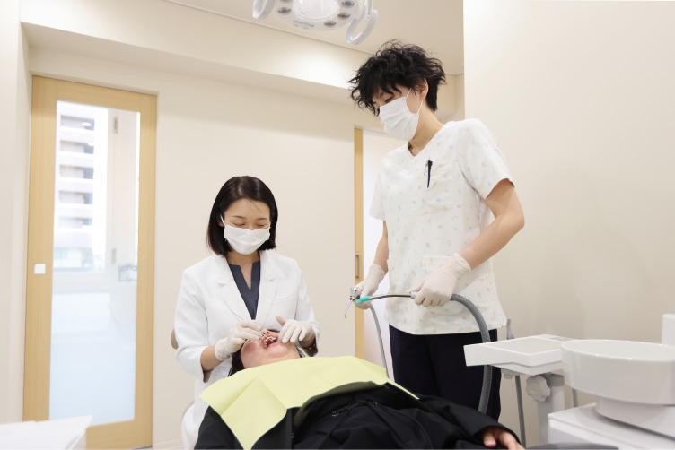 大人の方にクリーニングする様子